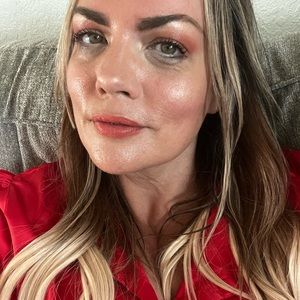 Meet your Posher, Caitlin